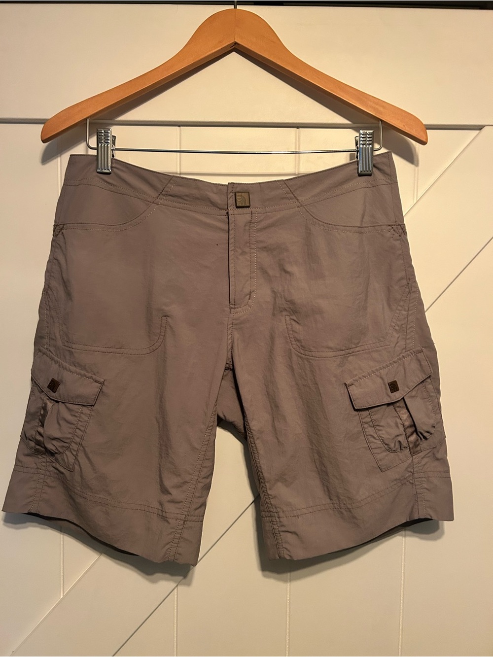 Mountain Hardwear Cargo Shorts Womens Size 6 Medium Gray Outdoor Hiking
